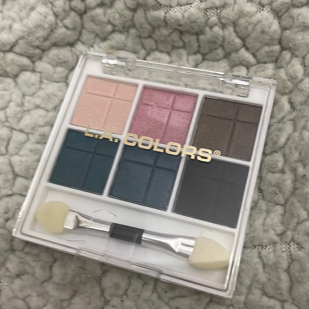 New L.A. colors eye shadow palette